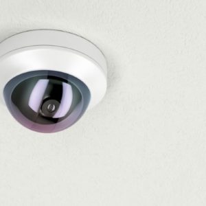 une caméra de vidéosurveillance dans un local