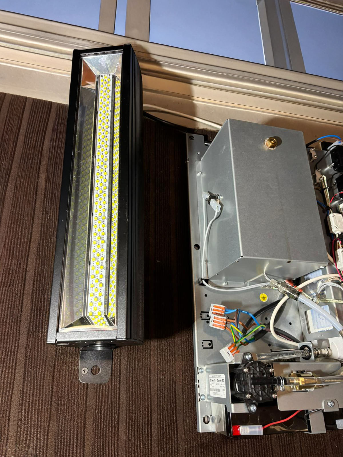 Installation générateur de brouillard et lampe stroboscopique